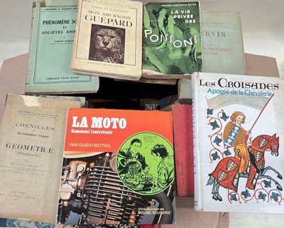 un grand nombre de livres empilés les uns sur les autres