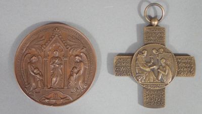 Lot de 2 médailles religieuses :