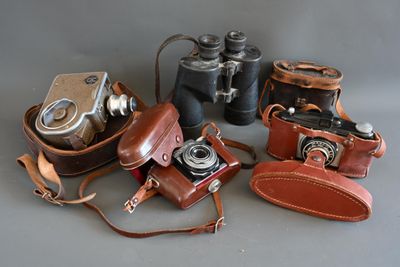 Lot de divers appareils comprenant une caméra Berthiot Paris… - Photo 1