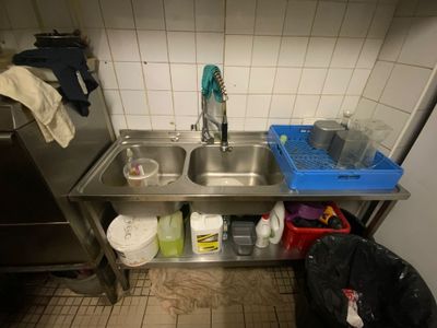 Une plonge deux bacs inox Lieu : SUR DESIGNATION MARTIGUES