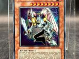 un gros plan d'une carte Pokémon dans une boîte transparente