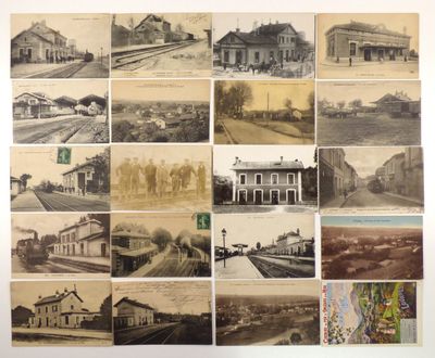 une vieille photo montrant un ensemble de vieilles voies ferrées et de bâtiments