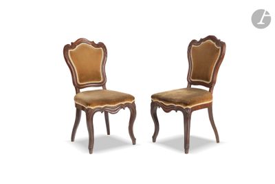 paire de chaises avec dossier et assise rembourrés
