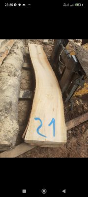 une photo d'un morceau de bois sur lequel figure un numéro