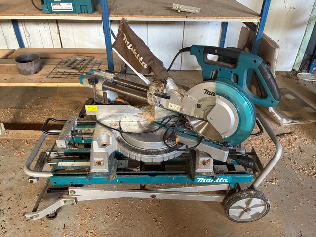 Scie circulaire radiale sur chariot MAKITA LS1018L