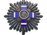 une image représentant une croix bleue et blanche avec une pièce au centre