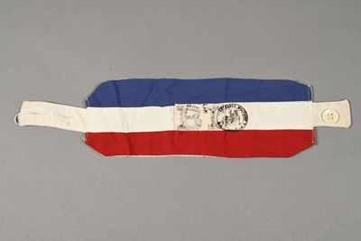 FRANCE. RESISTANCE. Brassard tricolore tamponné « .