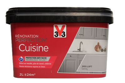 un gros plan d'un pot de peinture pour cuisine sur fond blanc