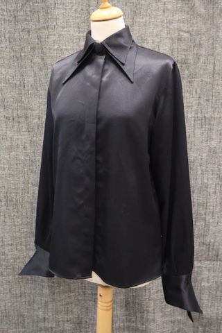 Anne FONTAINE – Joli chemisier noir, double cols et manches asymé...