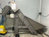 a machine that is sitting in a room next to a wall