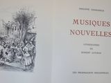 un livre ouvert sur lequel figure la photo d'un groupe de personnes