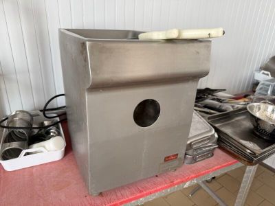 l'image d'une machine posée sur une table