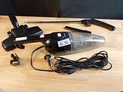 une photo d'un aspirateur filaire posé sur une table