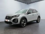 un SUV blanc garé dans un garage au sol noir