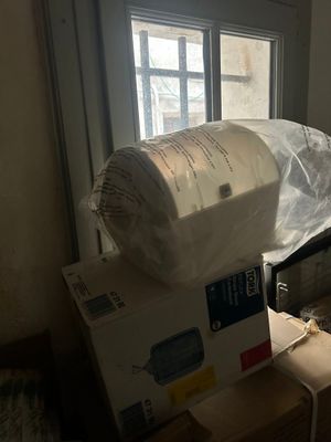 A l'étage : Distributeur d'essuie-tout TORK (en carton)
