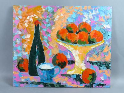 tableau représentant des oranges dans un bol et une bouteille posées sur une table