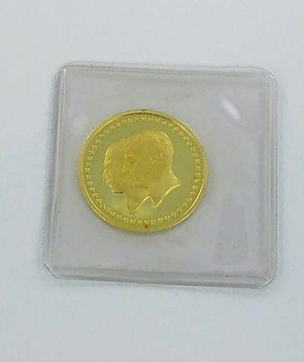 une image représentant une pièce d'or sur laquelle figure le portrait d'un homme