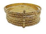 des bracelets plaqués or, ornés chacun d'une libellule