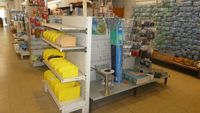 - 1 Lot de gondoles du magasin comprenant environ : (photo 4)