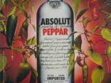 une publicité pour une bouteille de vodka sur laquelle poussent des piments