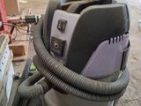 a machine that is sitting on the floor in a room