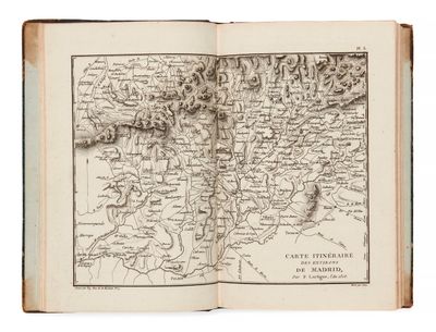 un vieux livre contenant une carte de la France