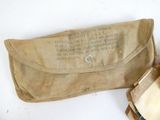 un sac sur lequel est apposée une étiquette, à côté d'une paire de ciseaux