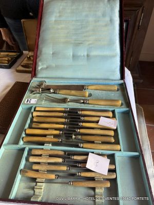 Coffret comprenant un service à gigot 3 pièces manche en cor…