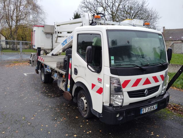 Véhicule utilitaire Nacelle RENAULT Maxity immatriculé ET-315-WJ,...