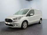 une fourgonnette Ford Transit dans une pièce blanche au sol noir