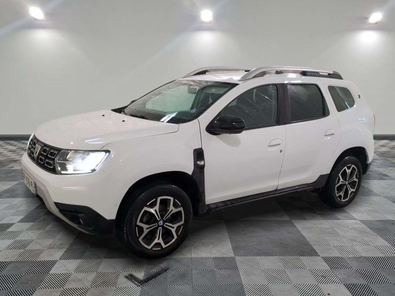 DACIA - DUSTER ECO-G 100 4X2 15 ANS - ES - Mise en service: …