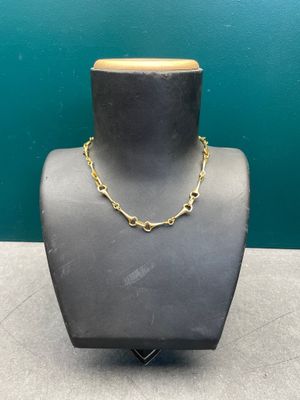 Céline. Collier maille Mors en métal doré.
