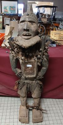 Statue BAUGWA à clous H : 140 cm environ - Photo 1