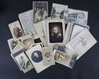 Lot de photographies en noir et blanc (portraits).