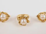 trois paires de boucles d'oreilles en or et perles