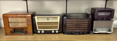 RADIOLA : cinq postes radio, dont certains en bakélite (peti…