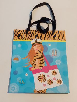 un sac sur lequel est représentée une fille