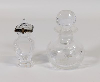 STUART, Grande-Bretagne, XXe, flacon à fond pansu en cristal…