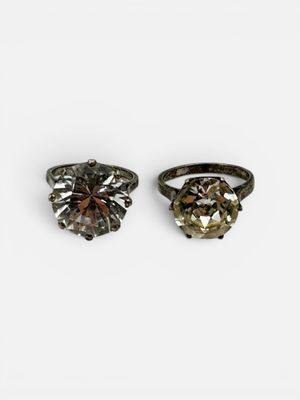 Deux bagues en argent ornées d'une verroterie Poinçon crabe.