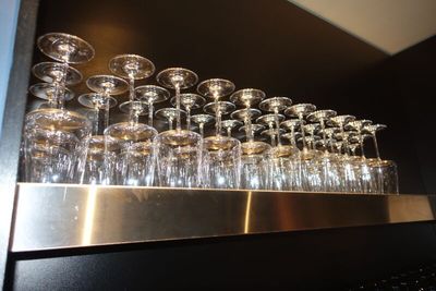 SUR DESIGNATION : Un lot de diverses verrerie : verres à pie…