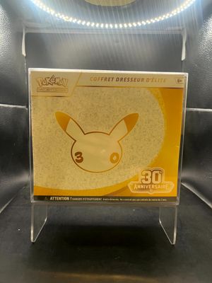 Console de jeux Nintendo Wii avec Pikachu exposée dans une vitrine