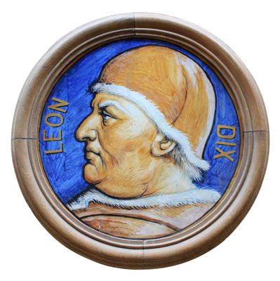 Grand MEDAILLON en faïence à l'effigie du pape Léon X, trava…