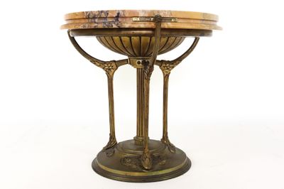Coupe en marbre et bronze doré, le piètement à décor sculpté… - Photo 1
