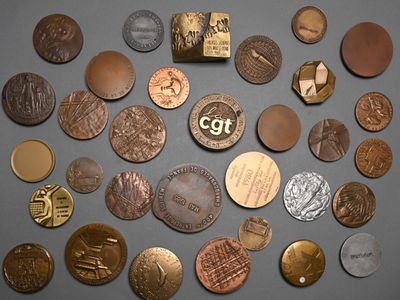 a lot of coins that are on the table
