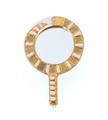 miroir avec un cadre doré et un motif blanc et doré