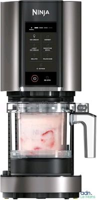 une cafetière surmontée d'un mixeur
