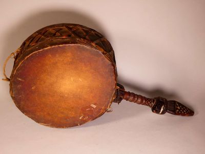 TAMANG, Moyennes collines, ouest Népal. Tambour « Dyangro » …