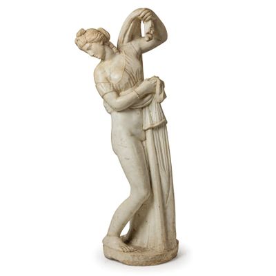 GROUPE EN MARBRE, 19E SIÈCLE Vestale antique ; défauts mineu…