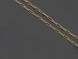 un collier en or 18 carats et diamants et une paire de boucles d'oreilles