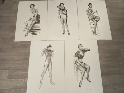 croquis d'une femme assise sur une chaise dans quatre poses différentes